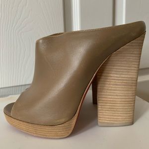 CHRISTIAN LOUBOUTIN TAN LEATHER/CORK MULES SIZE 6